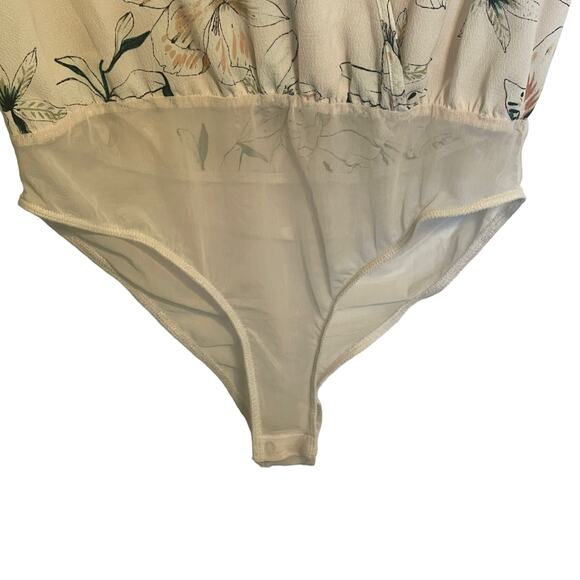 ASTR the Label Ruffle Bodysuit Womens Size Medium Pink Floral Flutter Sleeve Top - Picture 4 of 9